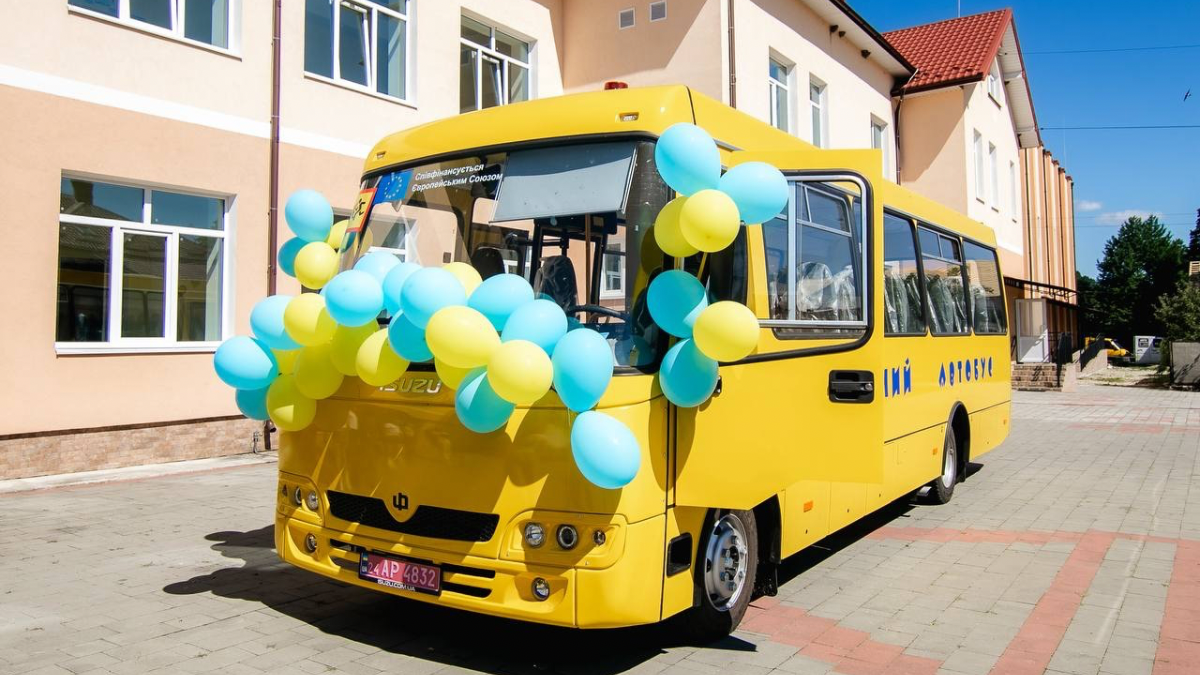У 2026 році громади Франківщини отримали 27 шкільних автобусів