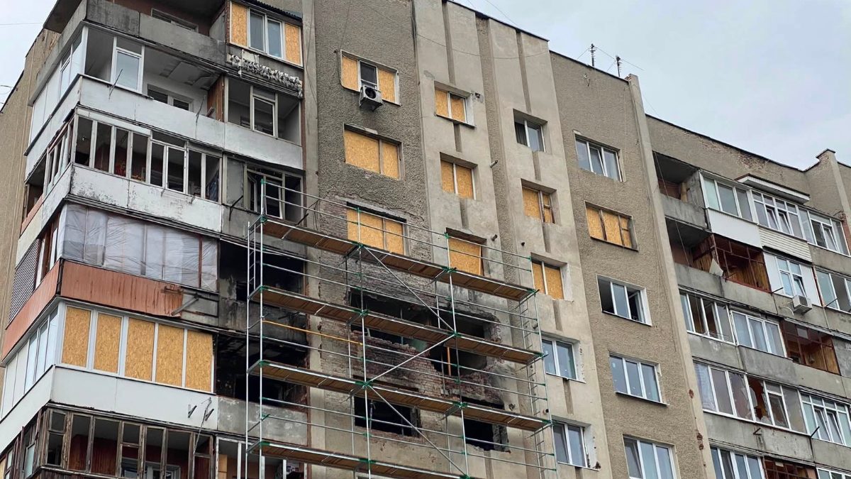 у франківську почали відновлювати будинок на Коновальця