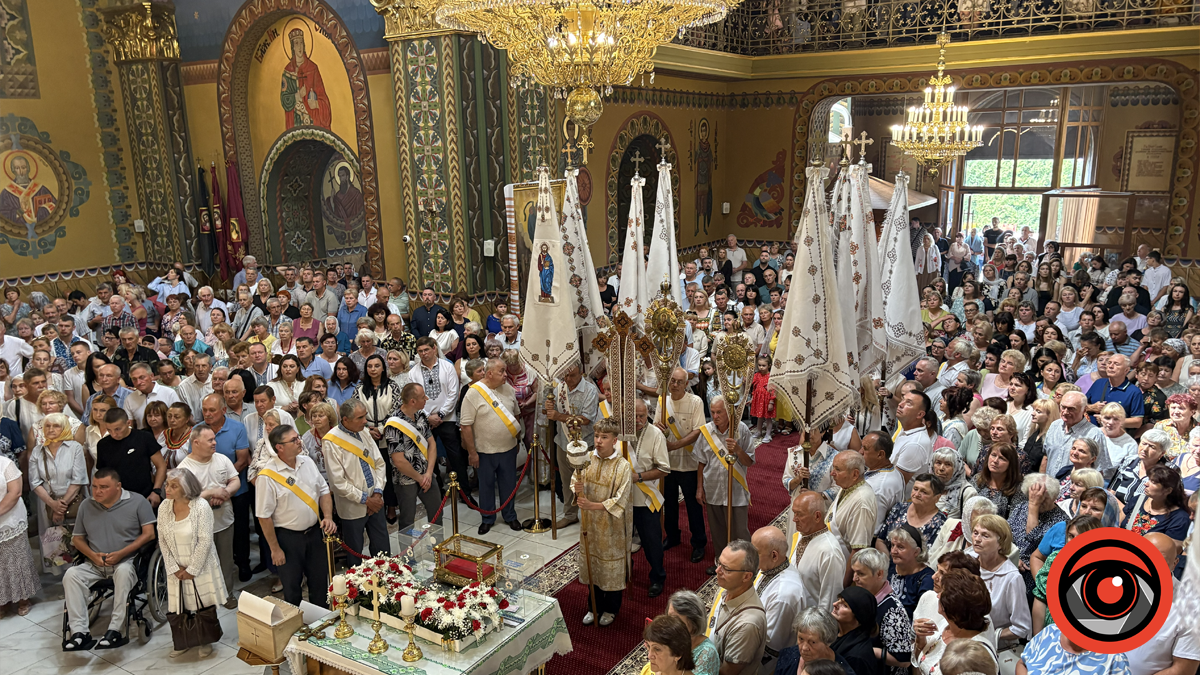 Зустріч мощей святого Івана Хрестителя з Ватикану храму Архистратига Михаїла у Калуші. Фото: Інформатор Калуш
