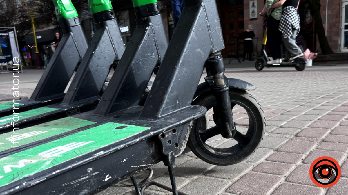 У Франківську підлітки «по приколу» пошкодили орендований електросамокат — поліція