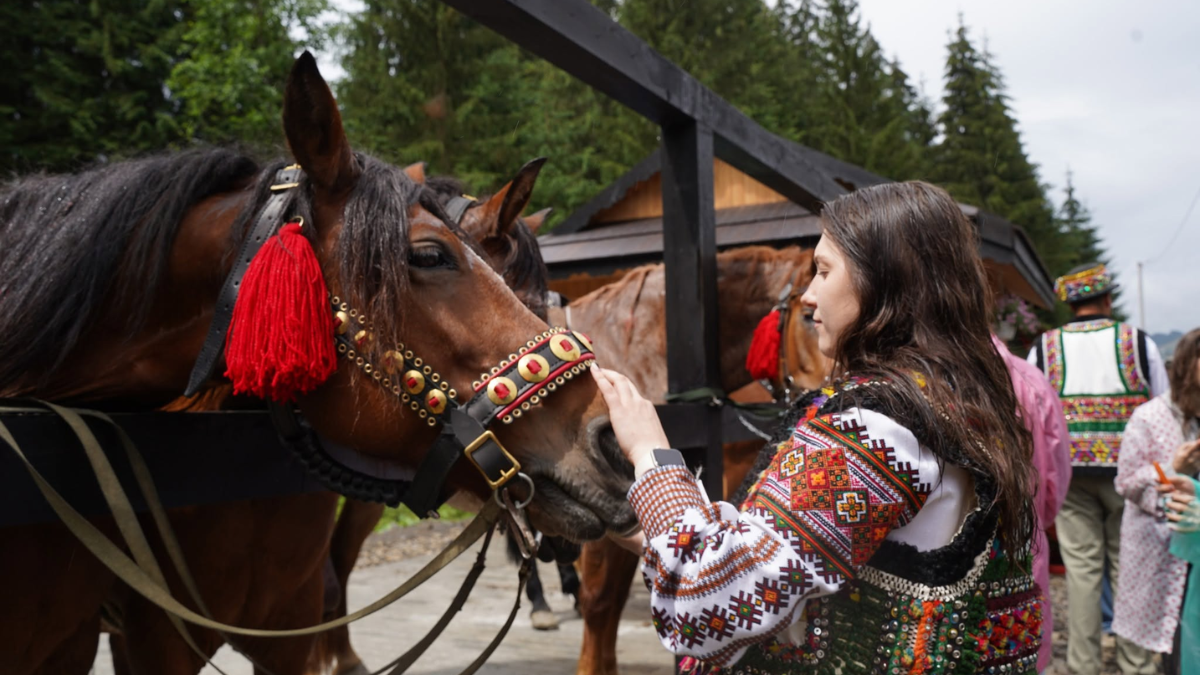 У Ворохті відкрили першу кінну станцію біля віадука