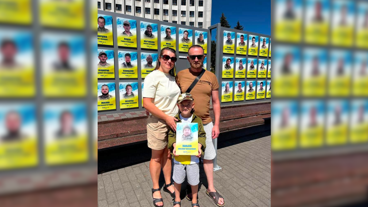 Звільнений з полону прикарпатець Любомир Паньків зняв свій портрет з Алеї Віри та Надії в Івано-Франківську