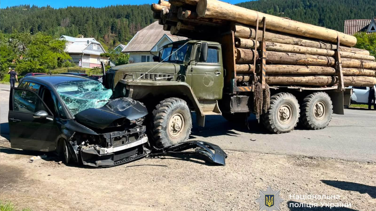 Не надала переваги в русі: на Прикарпатті внаслідок ДТП загинула 79-річна пасажирка легковика