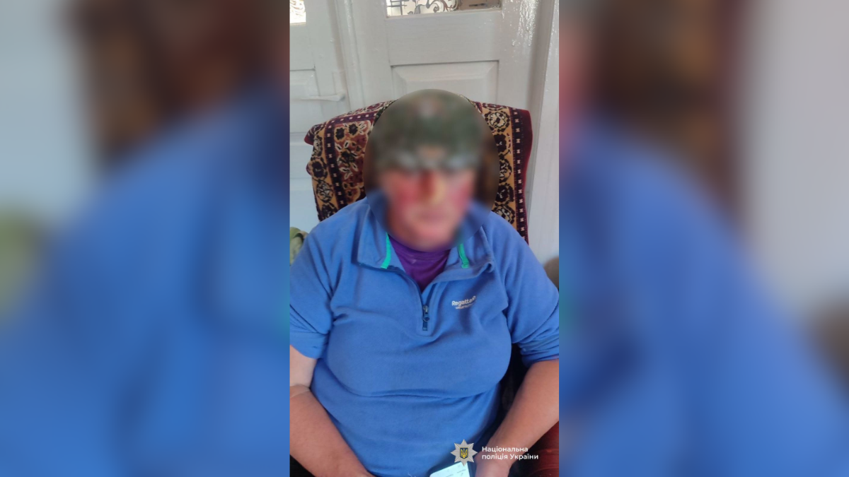 На Прикарпатті затримали трьох чоловіків, які вночі напали на жінку у власному будинку
