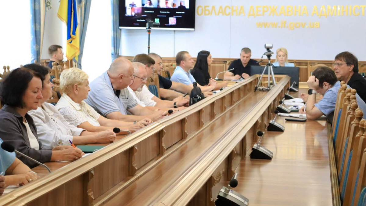 Зарплатні борги та екологічні ризики: як рятуватимуть «Карпатнафтохім» у Калуші