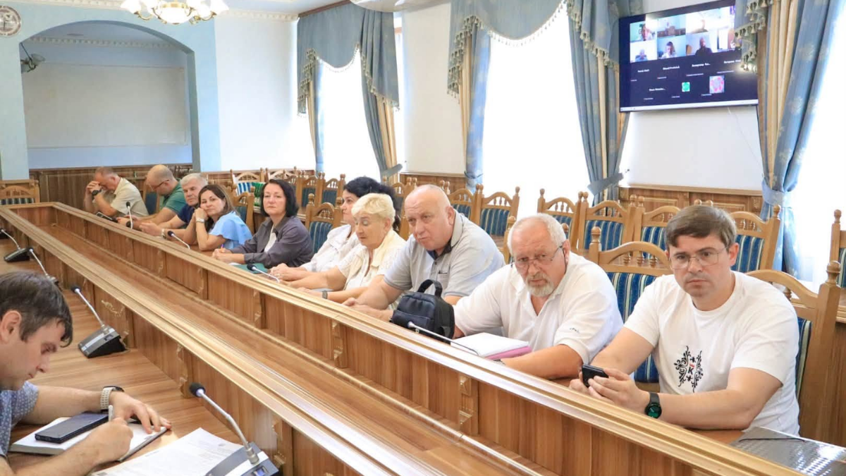 Зарплатні борги та екологічні ризики: як рятуватимуть «Карпатнафтохім» у Калуші