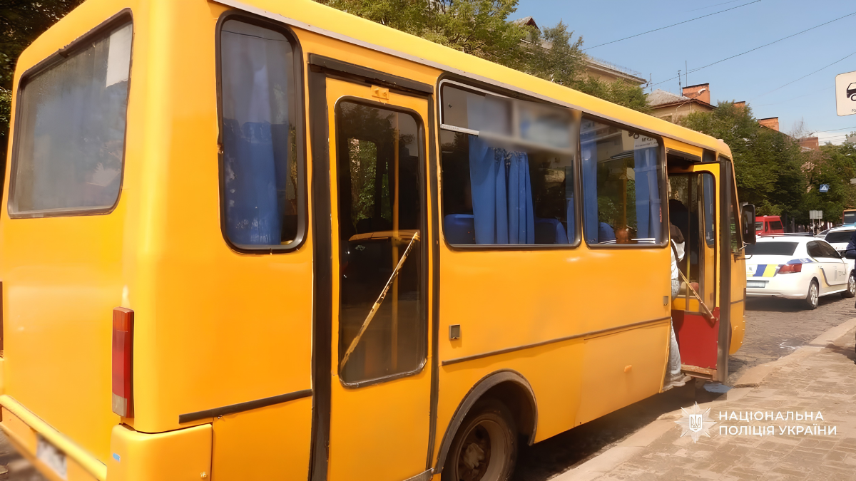 Поліція затримала двох прикарпатців, причетних до грабежів у Франківську та Долині