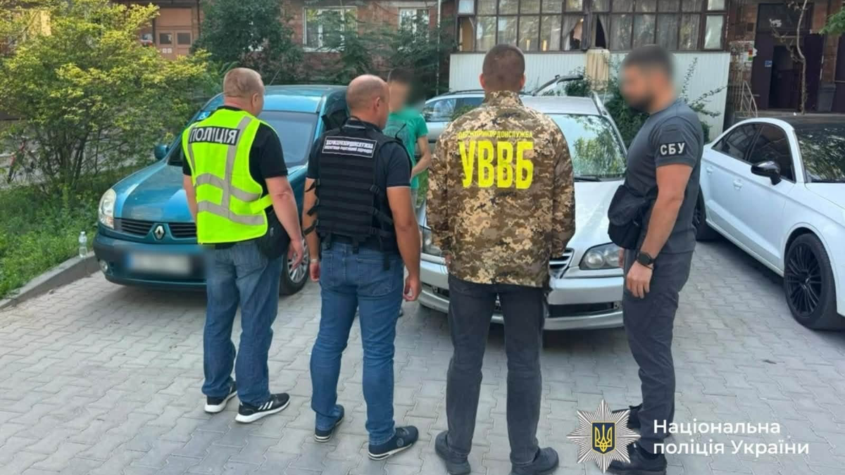 На Прикарпатті затримали шістьох учасників схеми незаконного переправлення чоловіків за кордон