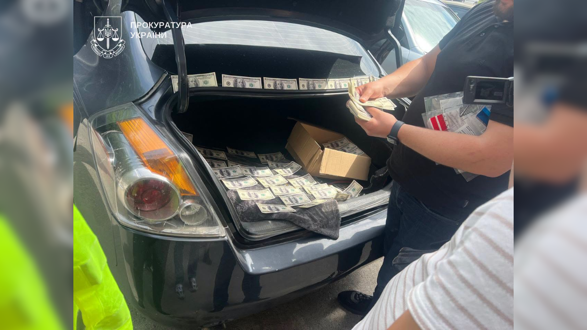 В організації схеми втечі за кордон підозрюють житля Прикарпаття