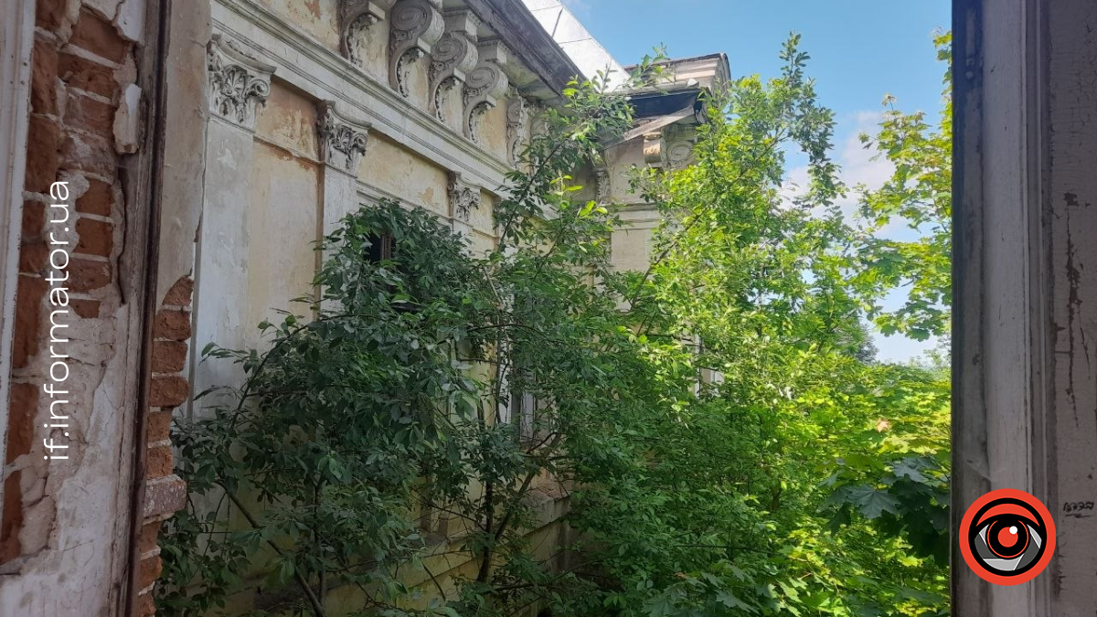 Історія палацу Реїв на Прикарпатті: руйнація та шанс на нове життя