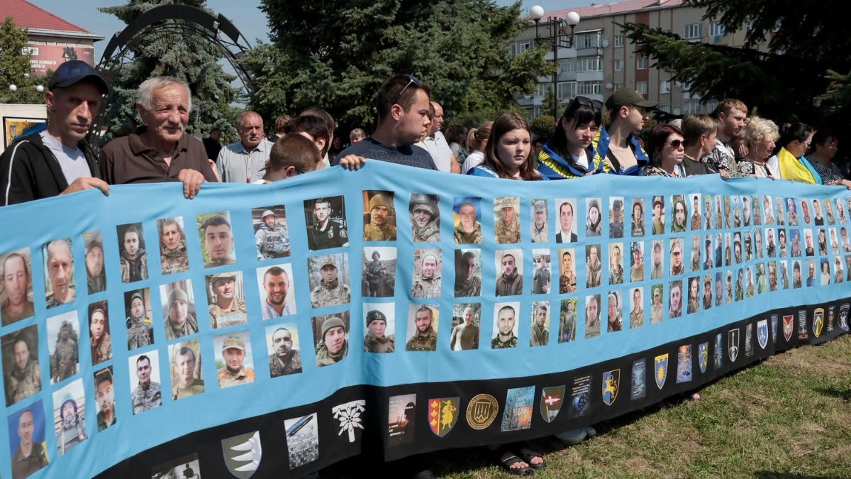 Відкриття Алеї віри та надії у Тисмениці Івано-Франківської області. Джерело світлини: Тисменицька міська рада