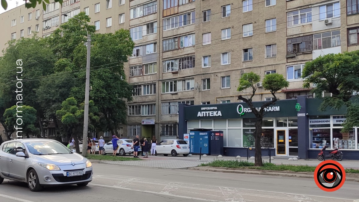 В Івано-Франківську чоловік випав з вікна багатоповерхівки — поліція