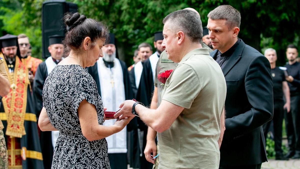 На Прикарпатті відбулася церемонія вшанування пам’яті полеглих Захисників і Захисниць України. Фото: Івано-Франківська ОВА.