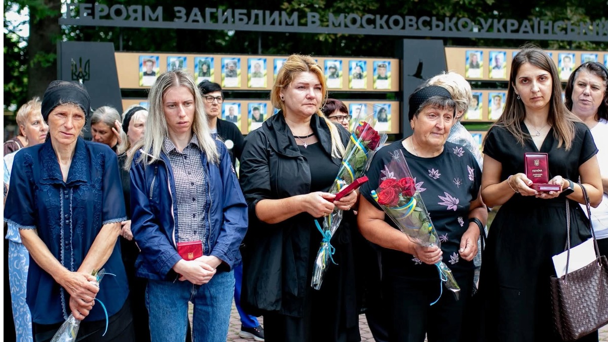 На Прикарпатті відбулася церемонія вшанування пам’яті полеглих Захисників і Захисниць України. Фото: Івано-Франківська ОВА.