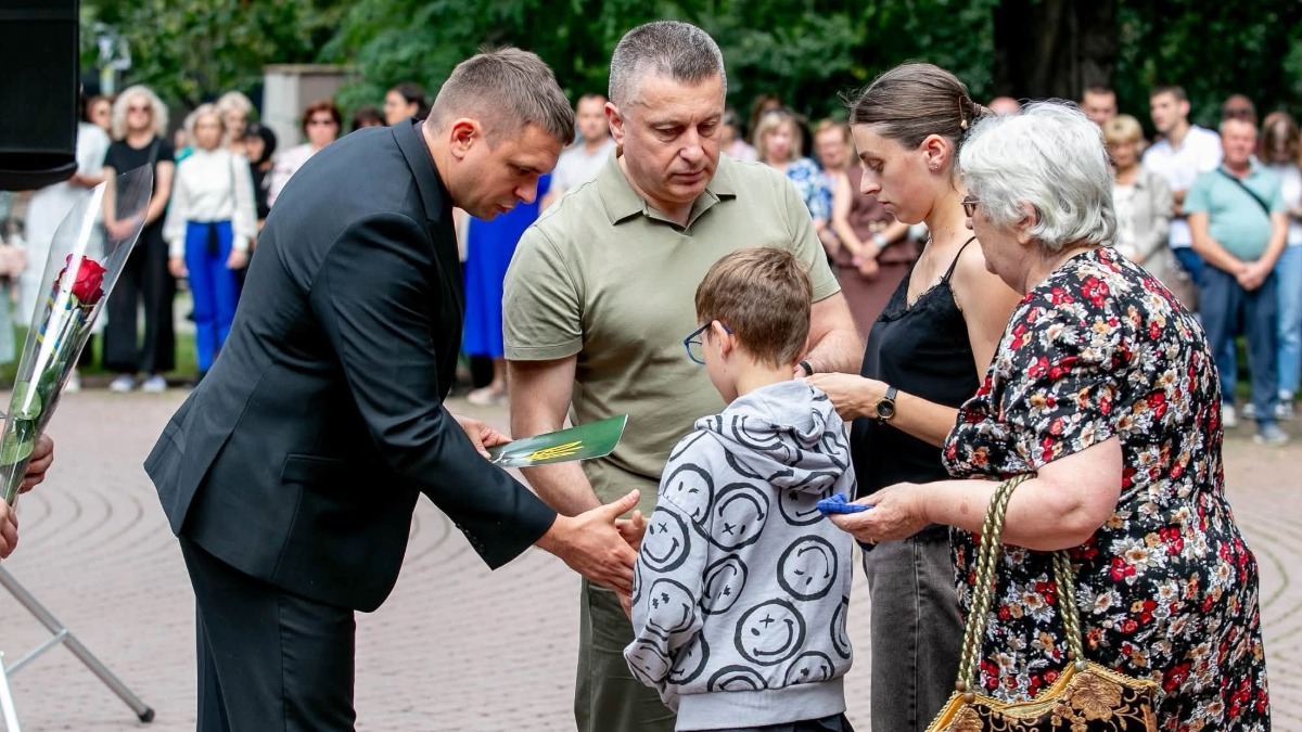 На Прикарпатті відбулася церемонія вшанування пам’яті полеглих Захисників і Захисниць України. Фото: Івано-Франківська ОВА.