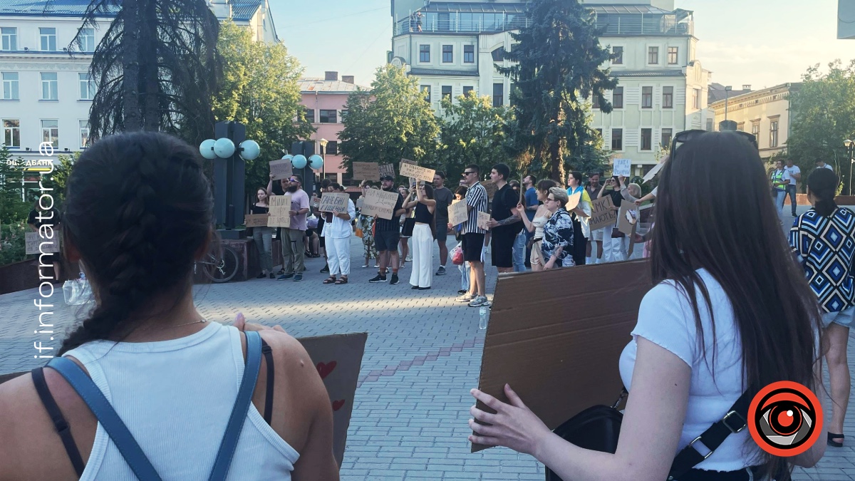 Протест через відставку міністра оборони Михайла Федорова в Івано-Франківську 17 серпня. Фото: Ігор Городецький