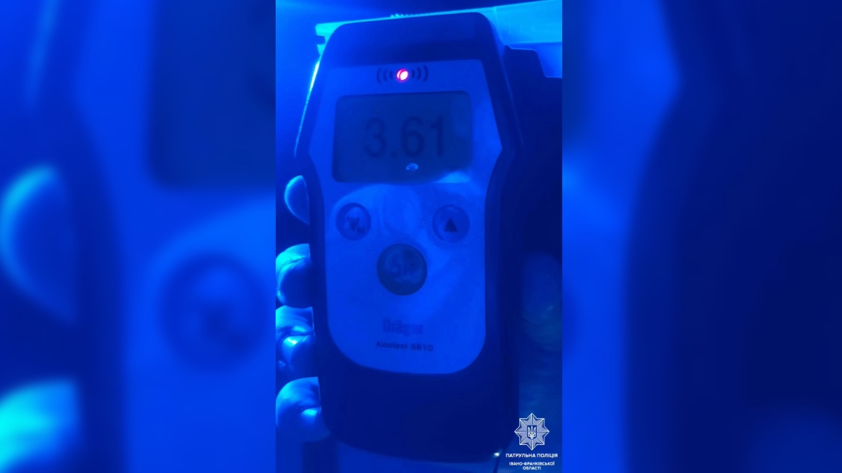 У Франківську патрульні за зверненням громадянина затримали нетверезого керманича