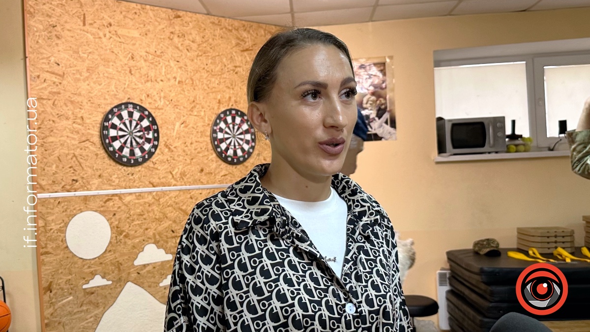 Христина Водвик під час відкритого міського турніру з дартсу в Івано-Франківську. Фото: Олександра Сухарник