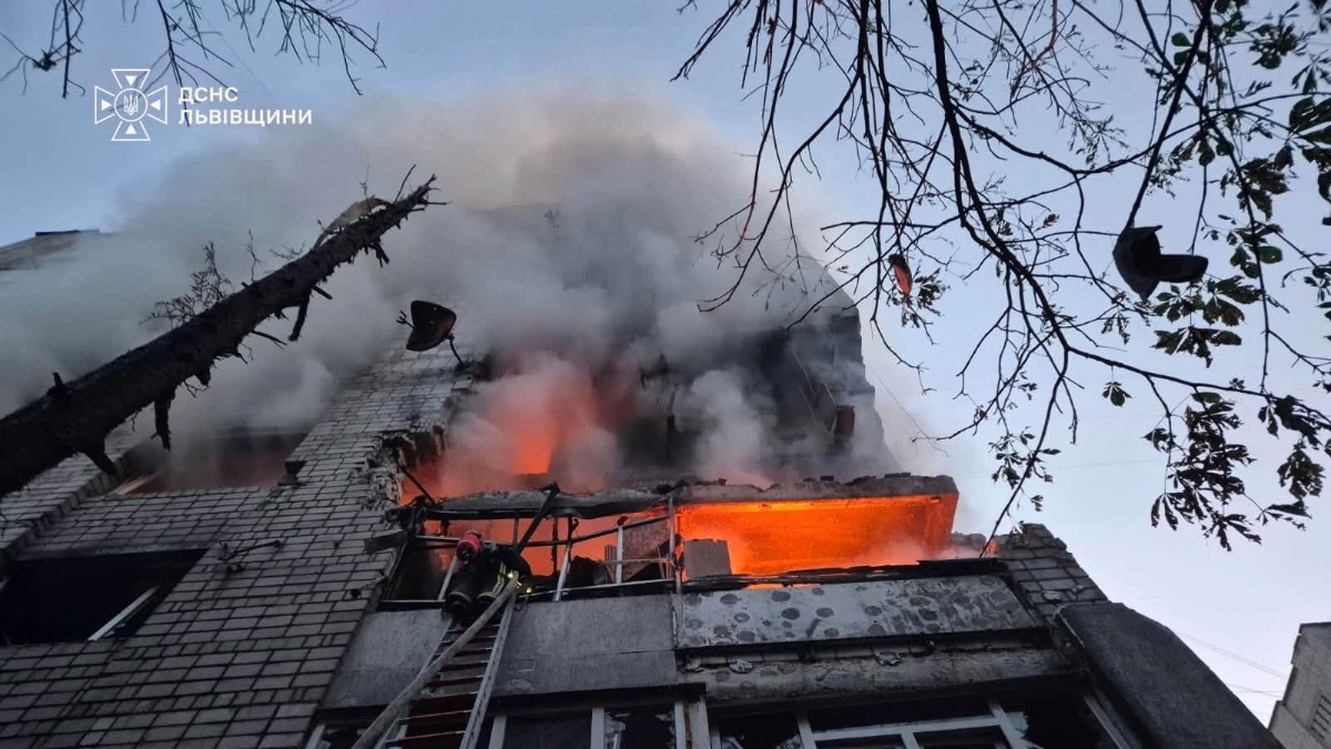 Наслідки російського удару по Львову 30 липня 2026 року. Фото: ДСНС Львівщини
