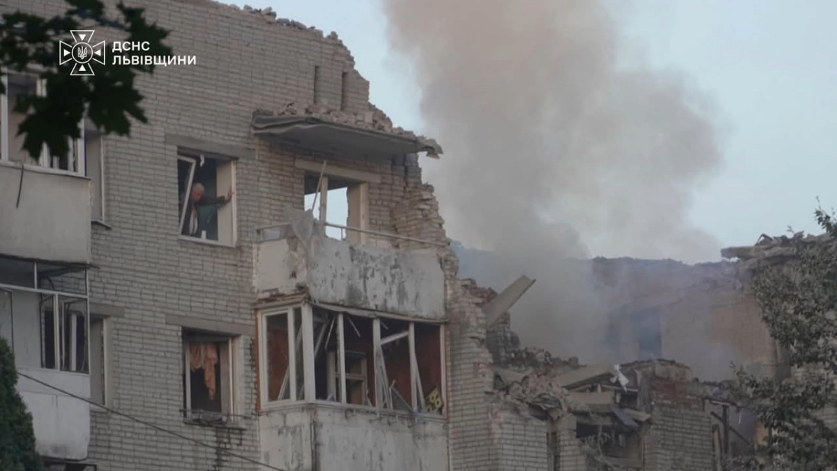 Наслідки російського удару по Львову 30 липня 2026 року. Фото: ДСНС Львівщини