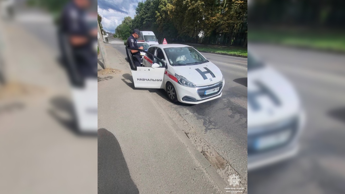 У Франківську патрульні виявили інструктора без атестата спеціаліста з практичної підготовки водіїв транспортних засобів