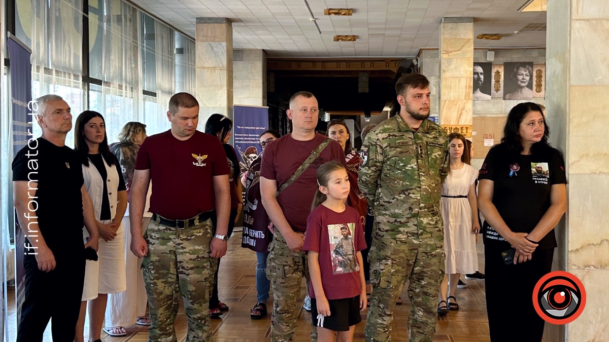 Фотовиставка «Ненароджені для війни» у Франківському драмтеатрі 31 липня 2026 року. Фото: Олександра Сухарник