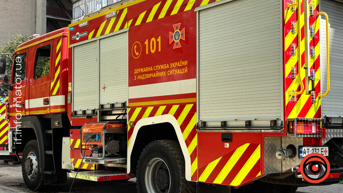 рятувальники ДСНС ліквідували пожежу автобуса