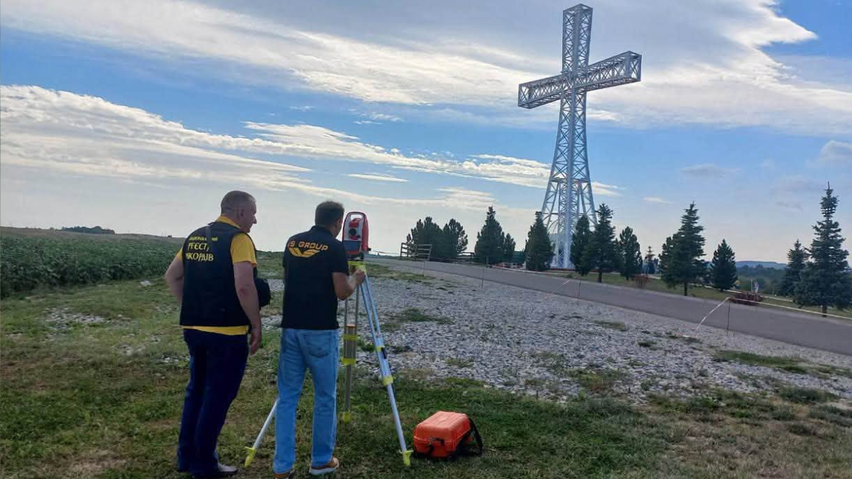 На Прикарпатті Старунський хрест, встановлений на вершині Хресної дороги, офіційно внесли до Національного реєстру рекордів України як найвищий хрест в державі