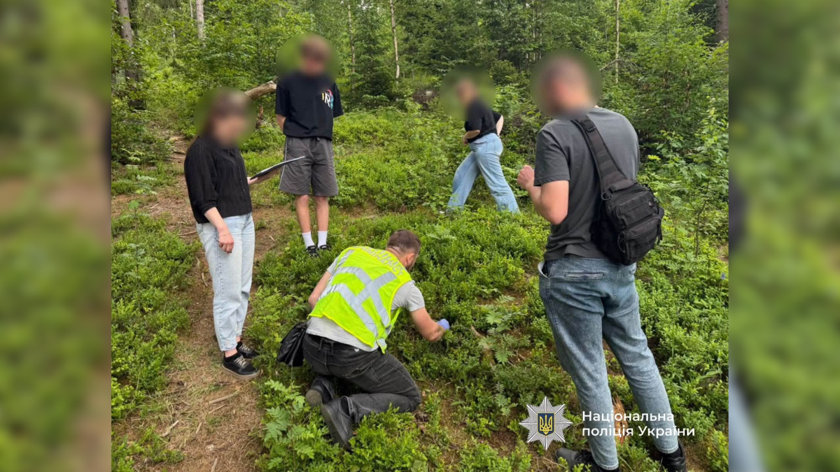 Ховала наркотики в лісі: на Франківщині судитимуть 19-річну дівчину