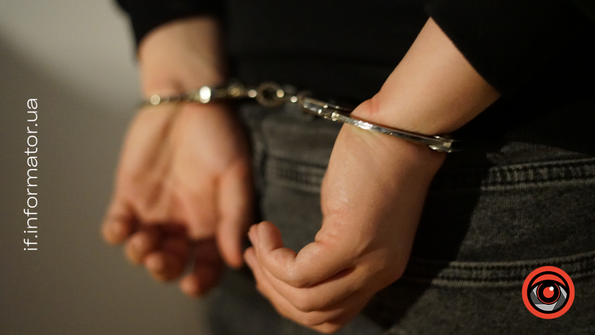 На Буковині затримали прикарпатця, який за дві тисячі доларів допомагав чоловікам незаконно перетнути кордон