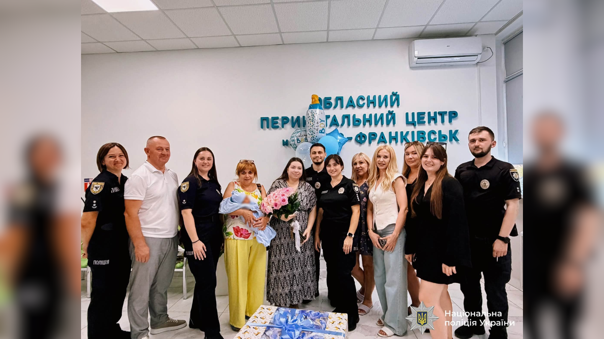 «Не вистачає ще однієї людини»: у Франківську з пологового зустріли дружину полеглого захисника