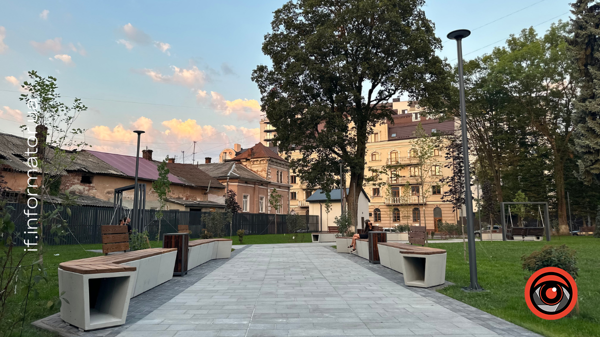 Сквер на вулиці Чорновола у Франківську