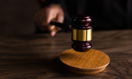 Суд виніс вирок прикарпатцю, який організував вимагання 10 тисяч доларів неіснуючого боргу у знайомого.