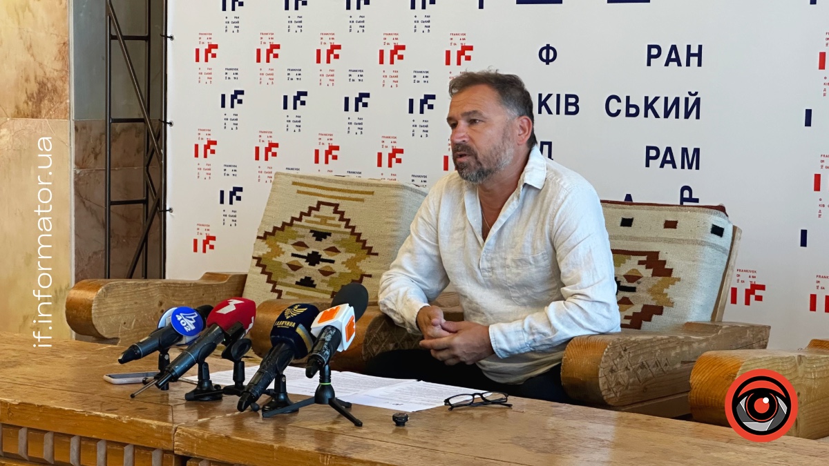 Ростислав Держипільський під час пресконференції з нагоди відкриття чергового 116-го театрального сезону