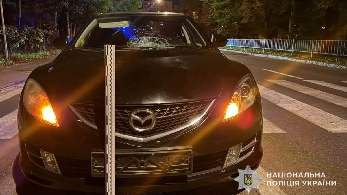 Правоохоронці шукають очевидців та встановлюють обставини ДТП, у якій постраждав прикарпатець
