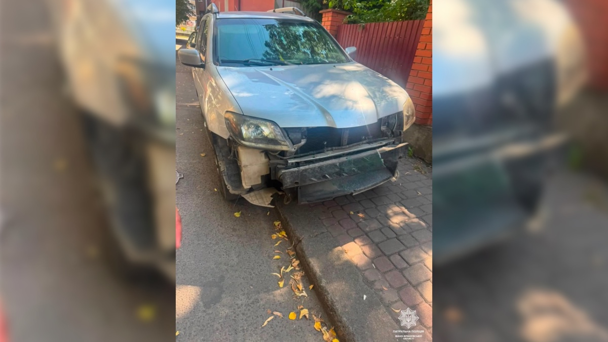 Франківські патрульні зупинили водія Mitsubishi без посвідчення та з явними ознаками сп’яніння