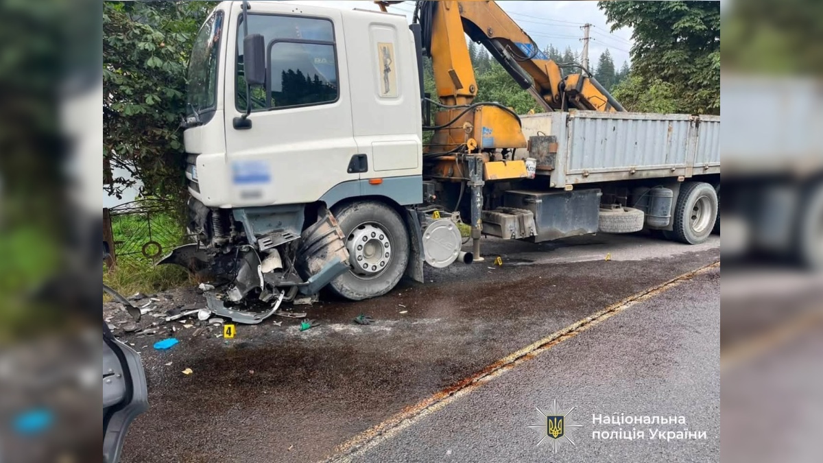 26 серпня у селі Кривопілля Верховинського району зіткнулися легковий автомобіль та вантажівка. Унаслідок аварії загинув чоловік.