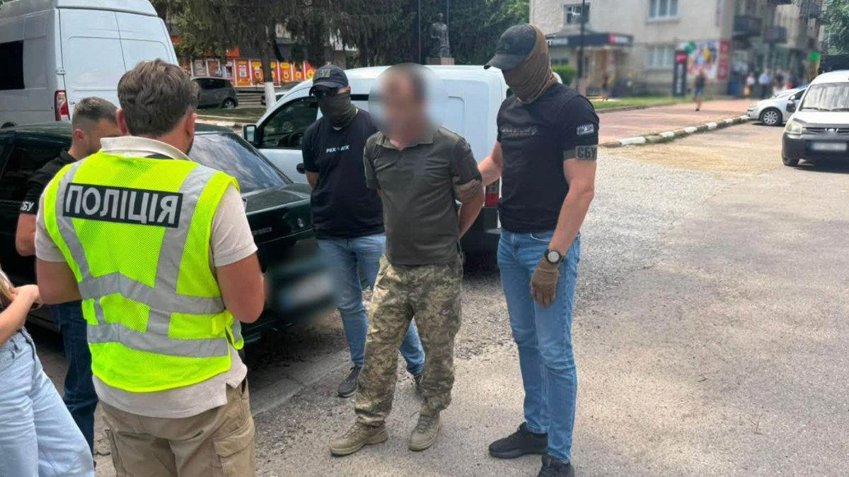 На Івано-Франківщині затримали посадовця територіального центру комплектування та соціальної підтримки