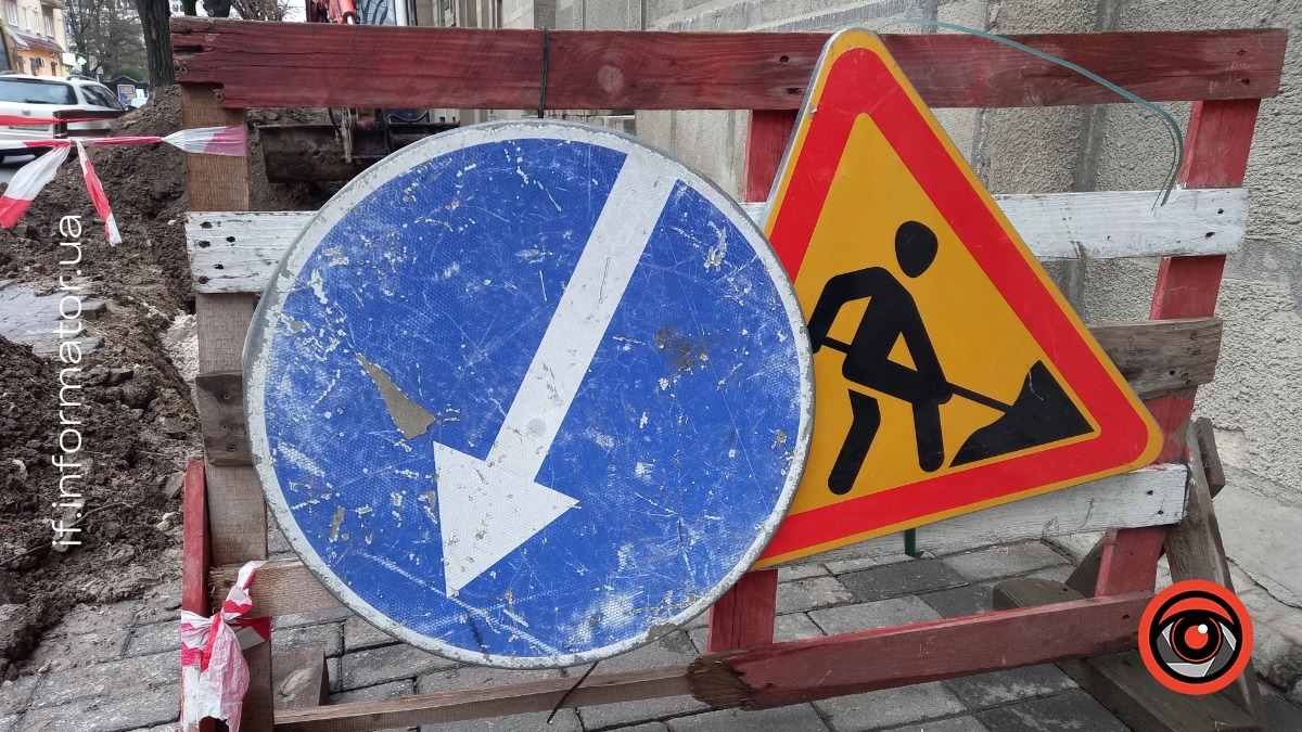 На вулиці Петрушевича у Франківську планують влаштувати елементи доступності та відновити покриття тротуару: скільки це коштуватиме