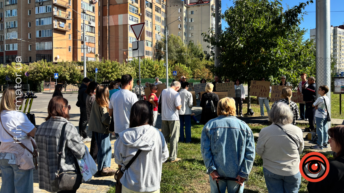 У Франківську мешканці знову мітингували проти будівництва дороги біля міського озера