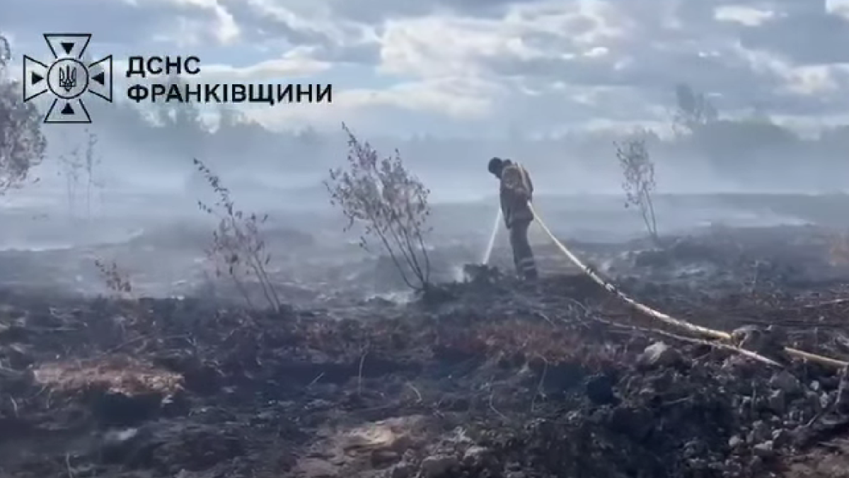 На Калущині ліквідовують осередки тління та пожежі торфу