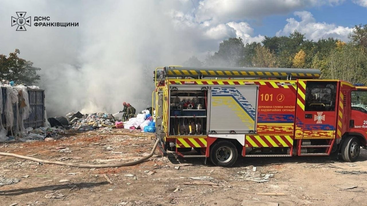 У Франківську сталася пожежа сміття