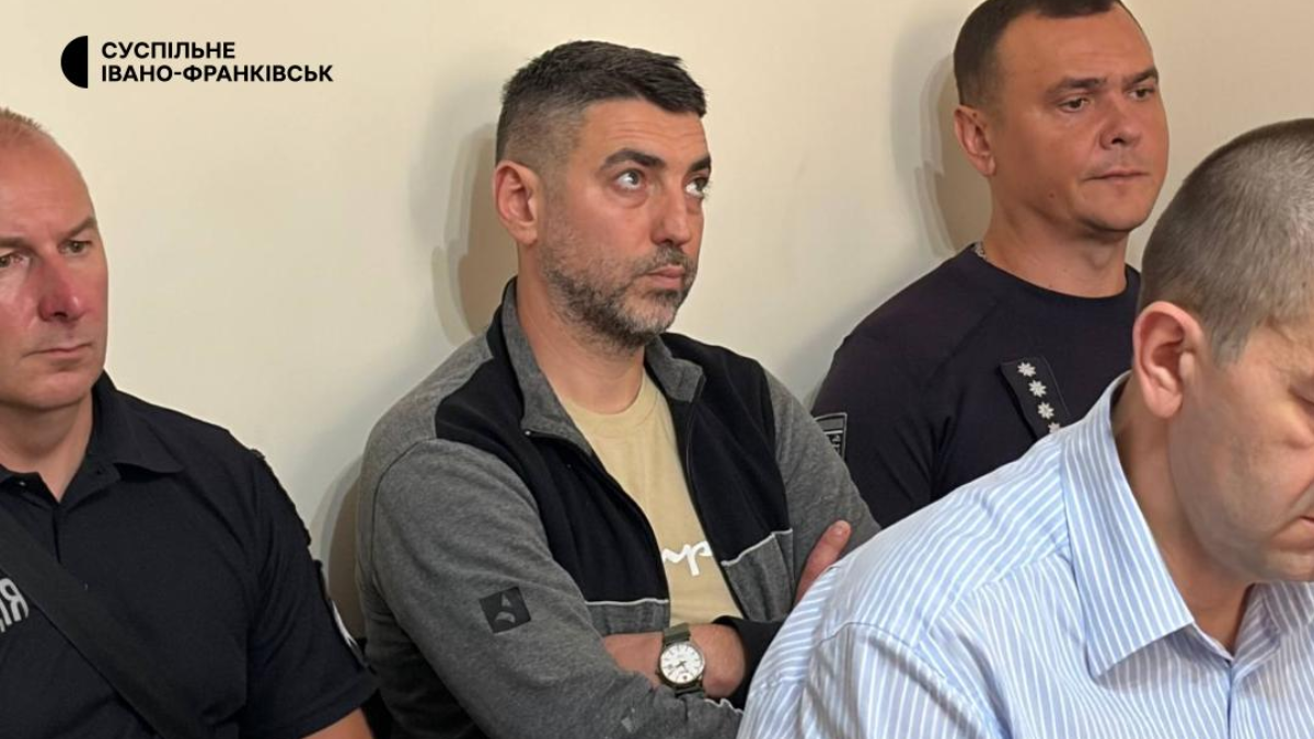 2 вересня Івано-Франківський міський суд обрав запобіжний захід депутату міської ради Василю Скиданчуку, якого підозрюють в отриманні хабаря за передачу в оренду складських приміщень на вулиці Чорновола.