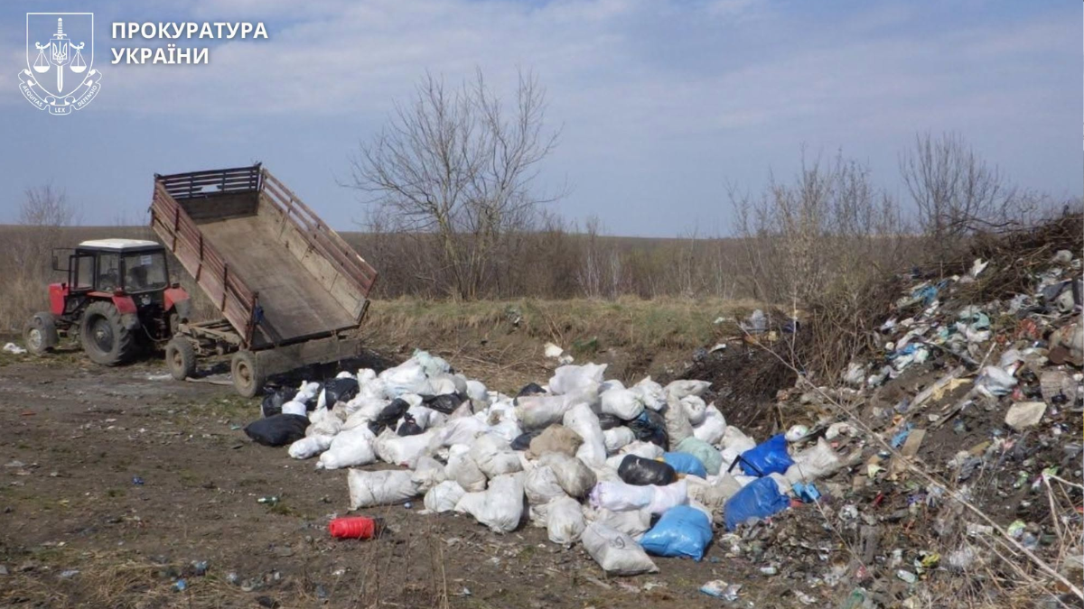 На Франківщині посадовець селищної ради організував схему з вивезенням сміття