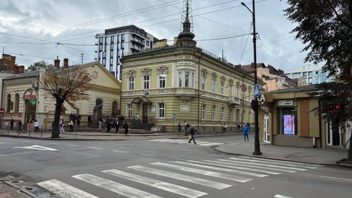 З 10 вересня в Івано-Франківську на вулиці Січових Стрільців, у районі перехрестя з вулицею Шевченка, запрацює новий пішохідний світлофор