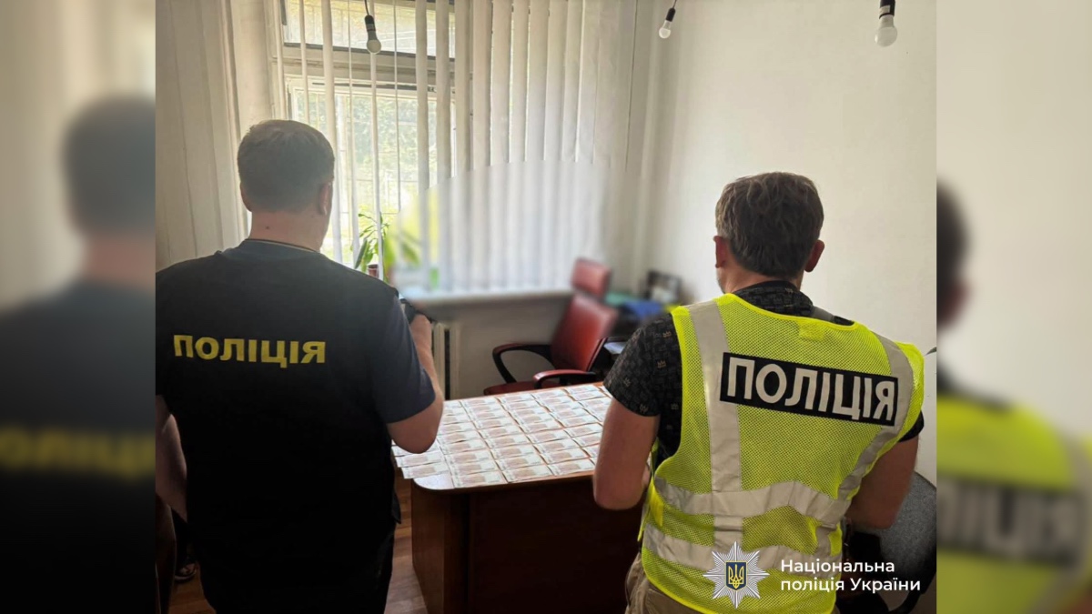 Правоохоронці затримали депутата Івано-Франківської міської ради, який вимагав «доплату» за здачу в оренду складських приміщень