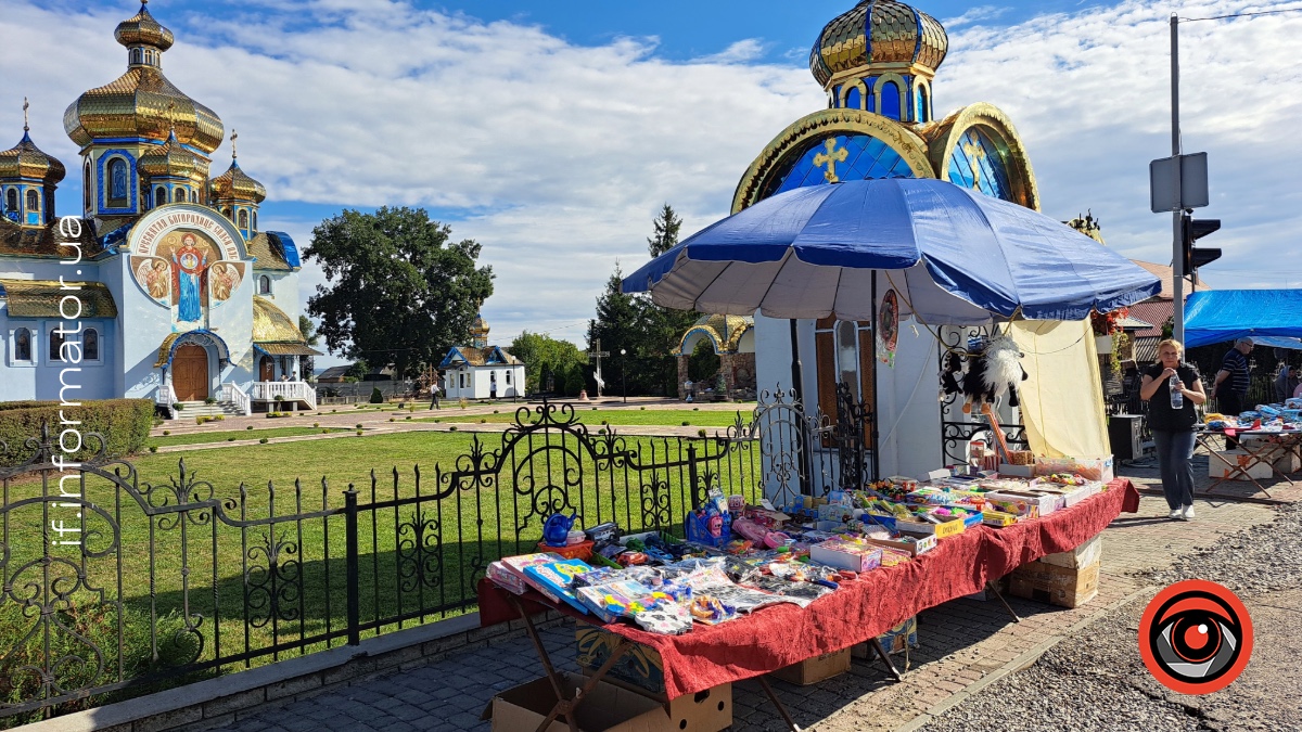 Ярмарок поблизу церкви Різдва Пресвятої Богородиці в Одаї Івано-Франківської області 8 вересня 2026 року