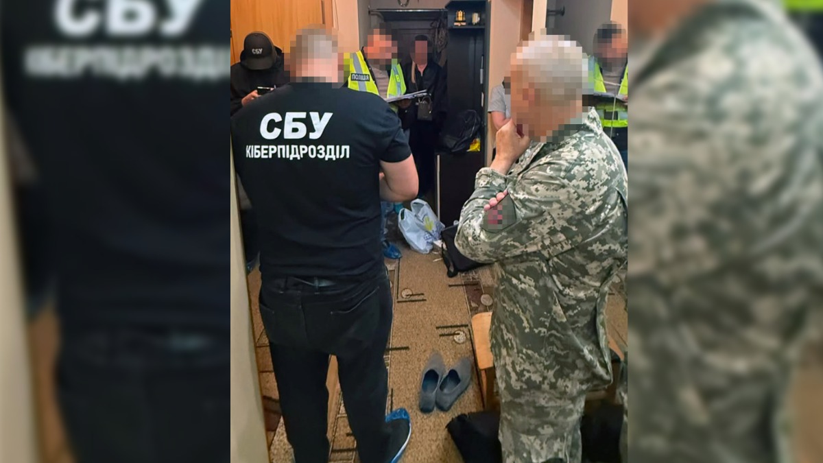Закликав відновити СРСР: 66-річного франківця підозрюють у поширенні комуністичної символіки