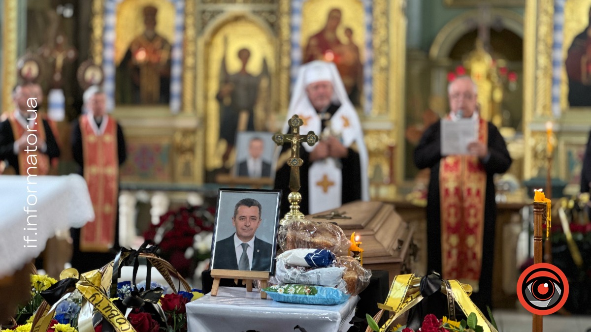 «Він — людина слова»: у Франківську попрощалися з колишнім мером Віктором Анушкевичусом