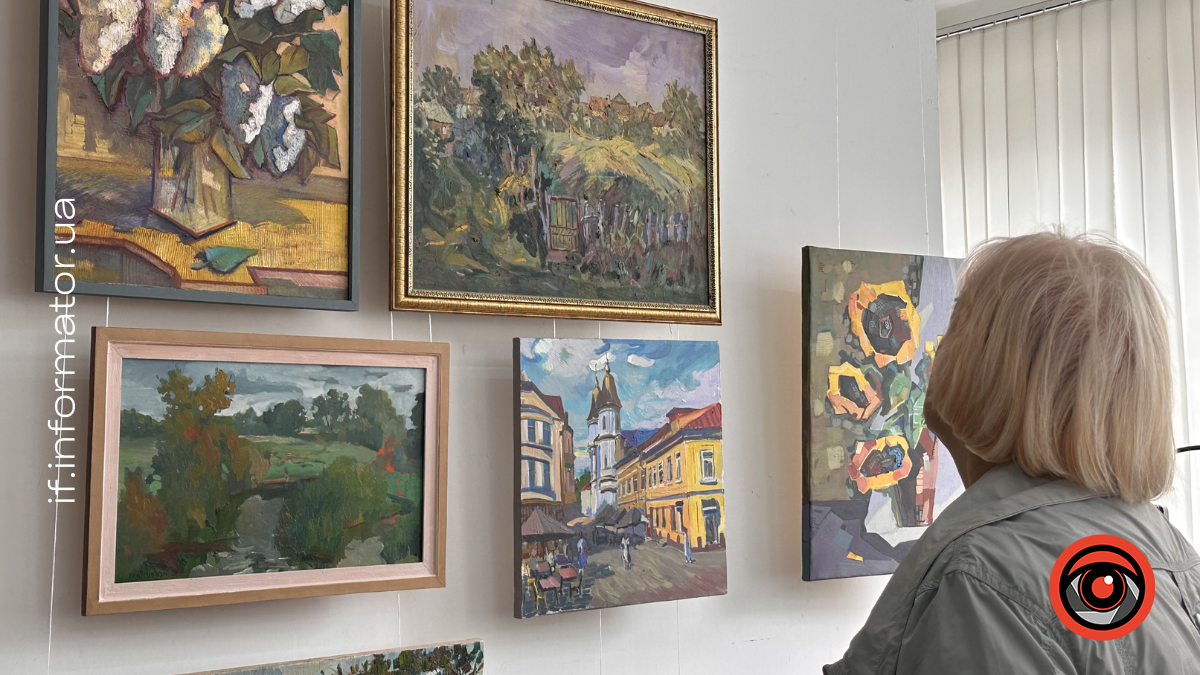 «50 відтінків світла»: у Франківську відкрили ювілейну виставку живописця Михайла Юсип'юка